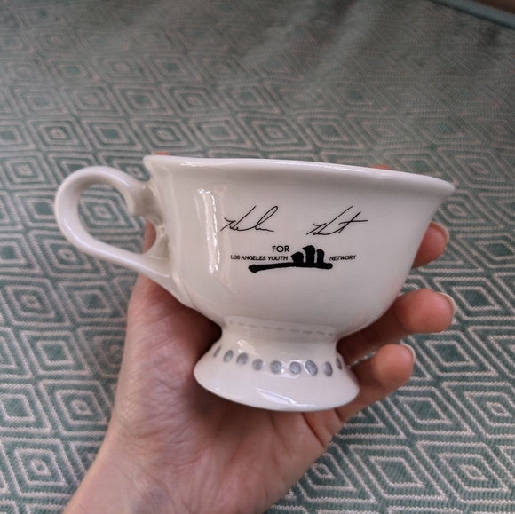 Baileys' Irish Cream Winking Mug- Helen Hunt - Picture 4 of 6